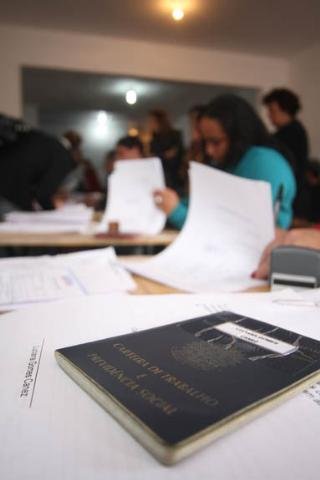 Empresa alega redu&ccedil;&atilde;o do or&ccedil;amento de animais para abate e admite readmiss&atilde;o num futuro pr&oacute;ximo