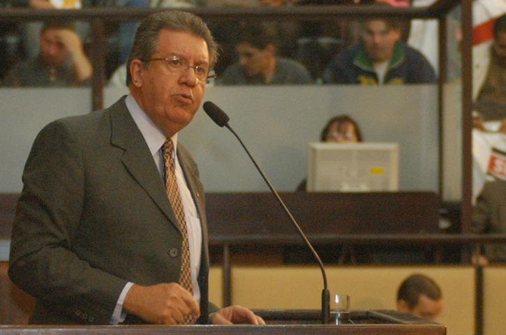 Presidente do PT ga&uacute;cho defende sa&iacute;da de Palocci durante investiga&ccedil;&otilde;es