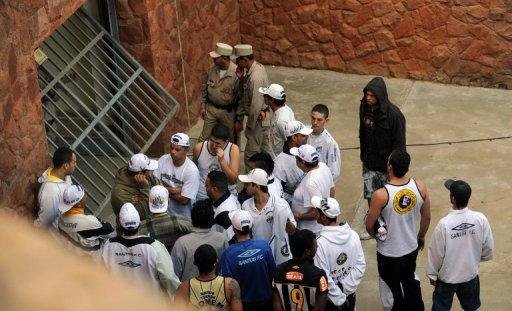 Torcedores do Santos ser&atilde;o expulsos do Paraguai