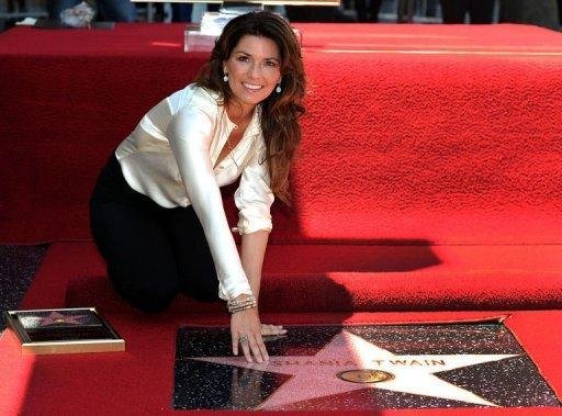 Cantora canadense Shania Twain ganha estrela na Cal&ccedil;ada da Fama 