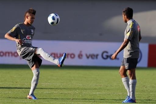 Com Neymar, Robinho e Fred, Mano Menezes manda Brasil ao ataque contra a Holanda