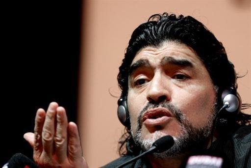 Maradona culpa dinossauros da Fifa por crise