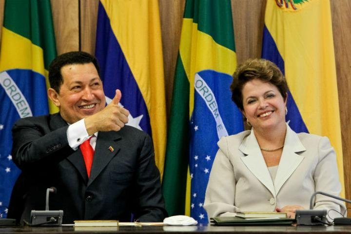 No Itamaraty, Dilma recusa-se a falar sobre Palocci