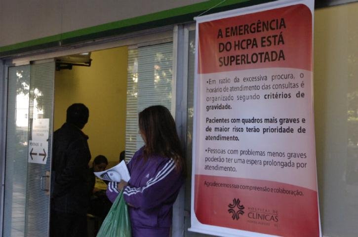Emerg&ecirc;ncias est&atilde;o lotadas e pacientes sem atendimento na Capital