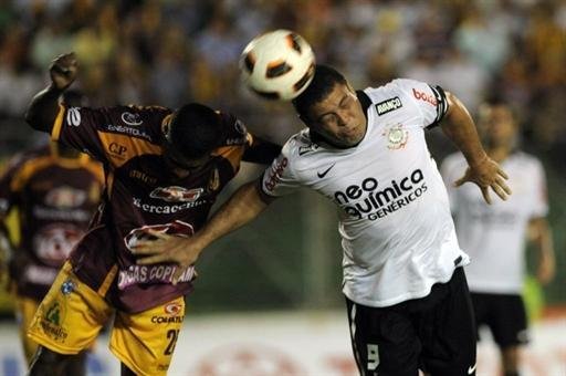 Neste ano, derrota na pr&eacute;-Libertadores sela o fim da carreira de Ronaldo