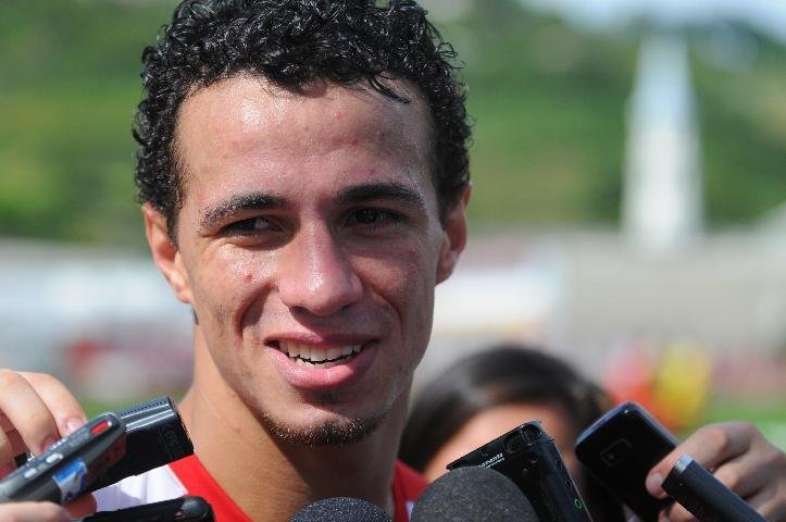 Mesmo cortado, Dami&atilde;o demonstra gratid&atilde;o a Mano Menezes pelo Twitter