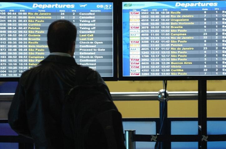 Aeroporto Salgado Filho teve 24 voos dos 66 previstos para hoje suspensos