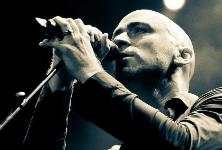 Vou mostrar a energia da carreira solo com as m&uacute;sicas do Live, diz Ed Kowalczyk