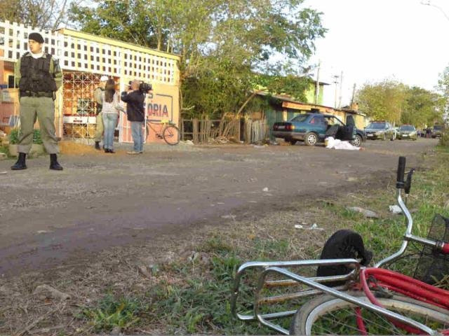 Homem mata duas pessoas e fere outras tr&ecirc;s em Canoas