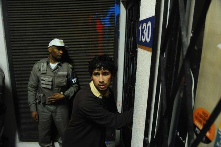 Alunos passam a noite na PUCRS em protesto contra o DCE