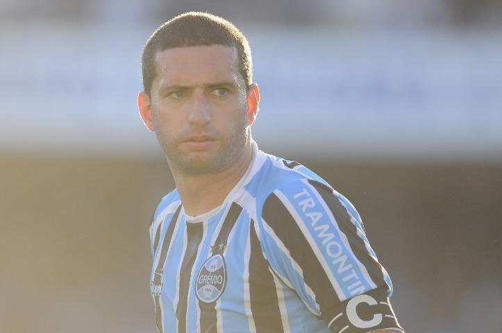 O Renato ganha a gente dentro e fora de campo, diz Rochemback