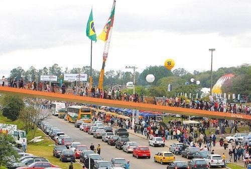 Depois de problemas judiciais, governo assume a bilheteria da feira e inova sistema com ajuda da Trensurb