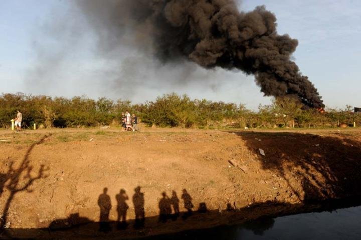 Inc&ecirc;ndio atinge dep&oacute;sito de lixo em Canoas