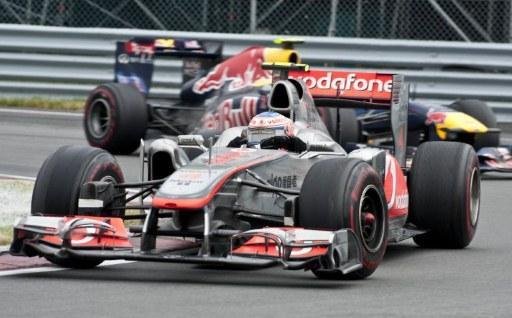 Button passa Vettel no fim e leva confuso GP do Canad&aacute;