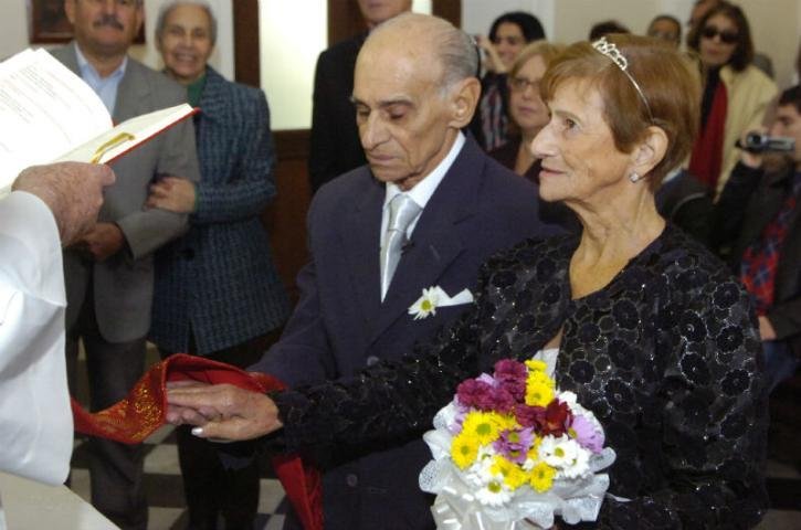 Casamento movimenta Dia dos Namorados em asilo da Capital
