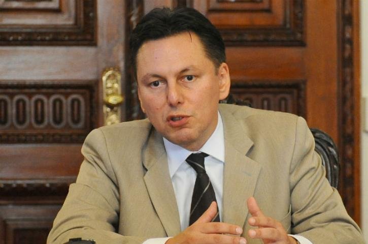 Carlos Pestana, chefe da Casa Civil, estima ampliar para 600 mil o n&uacute;mero beneficiados