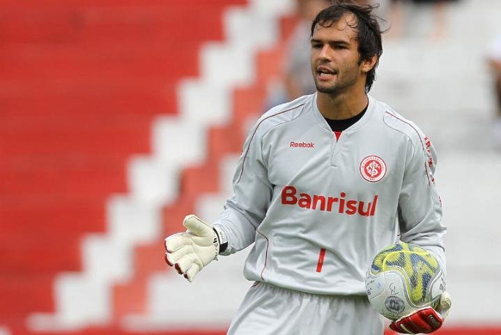 Muriel pode virar titular se Valencia insistir em receber dinheiro por Renan