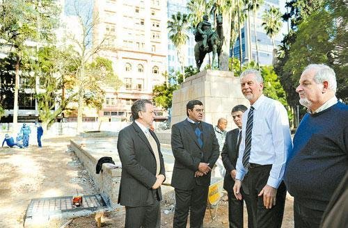 Autoridades municipais avaliaram ontem o andamento das obras