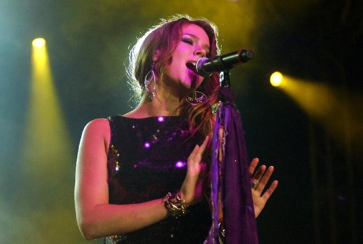 Pol&iacute;cia brit&acirc;nica prende dois homens suspeitos de planejar assassinato de Joss Stone