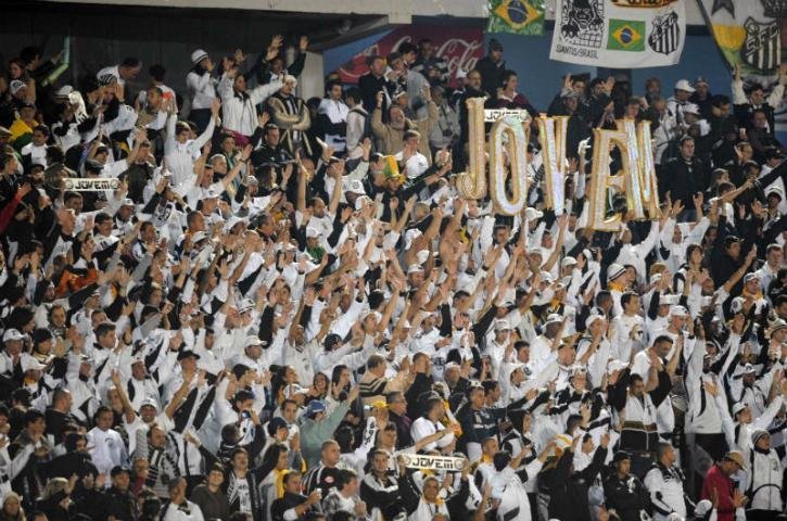 Apesar do problema nos transportes, torcida do Santos esteve presente