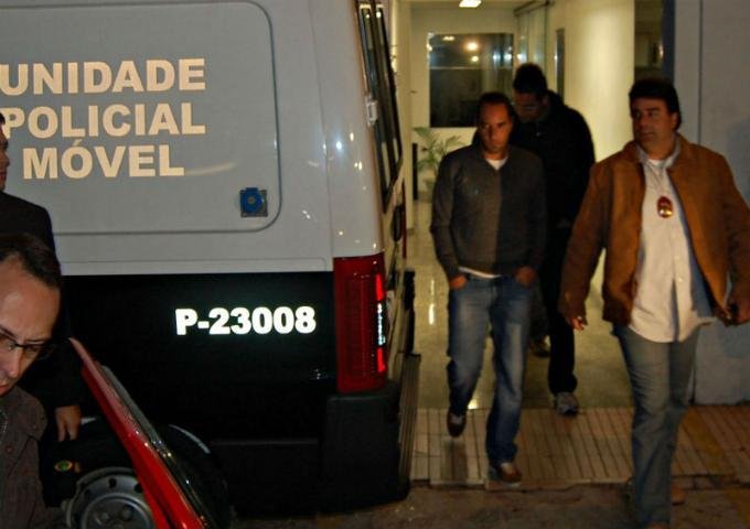 Ap&oacute;s pris&atilde;o, Edmundo liga para a fam&iacute;lia