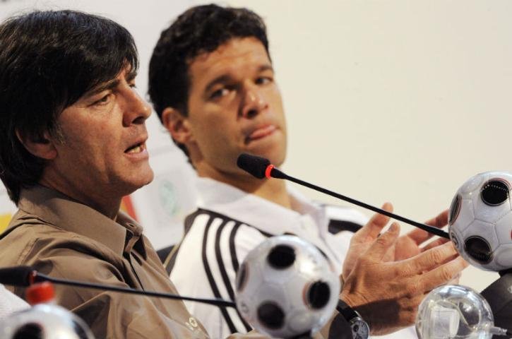 Ballack critica t&eacute;cnico e chama convite para jogar contra Brasil de farsa