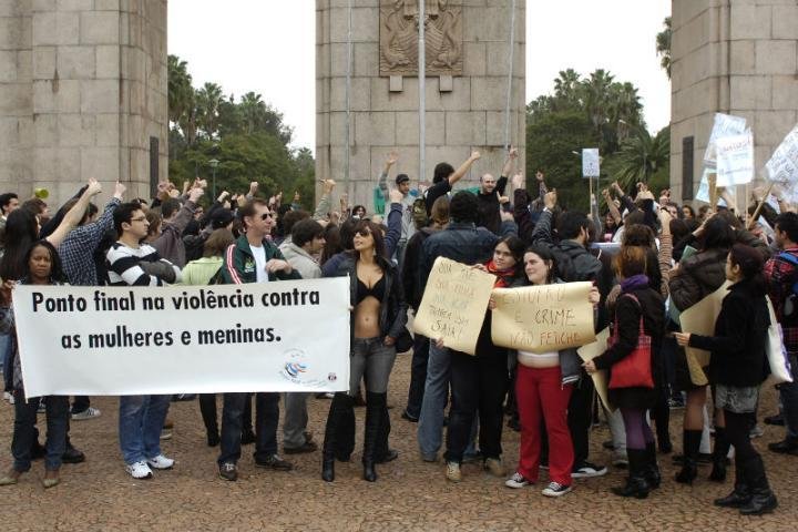 Marcha da liberdade re&uacute;ne pelo menos 300 pessoas na Capital