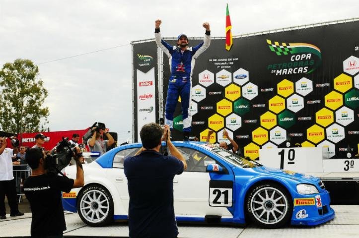 Thiago Camilo assumiu a lideran&ccedil;a da segunda corrida. 