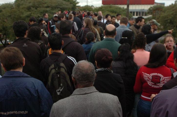 Rompimento de cabo paralisou cinco esta&ccedil;&otilde;es na Capital 