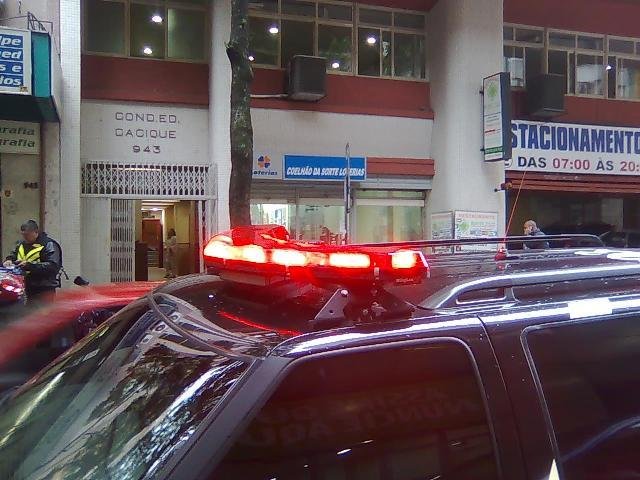 Trio assalta lot&eacute;rica no Centro de Porto Alegre 
