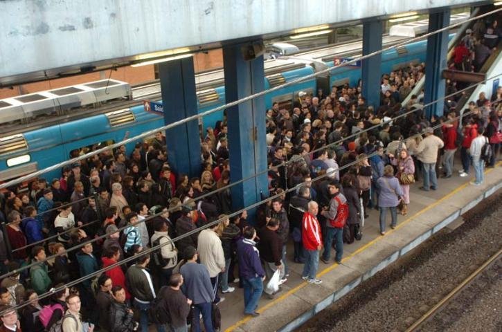 Usu&aacute;rios se acumularam na esta&ccedil;&atilde;o Anchieta