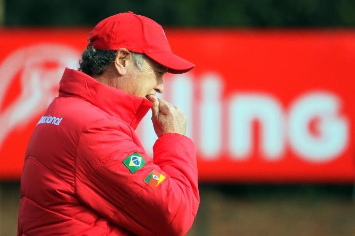 Falc&atilde;o lamenta doen&ccedil;a de Rodrigo e lembra que pediu contrata&ccedil;&otilde;es quando chegou