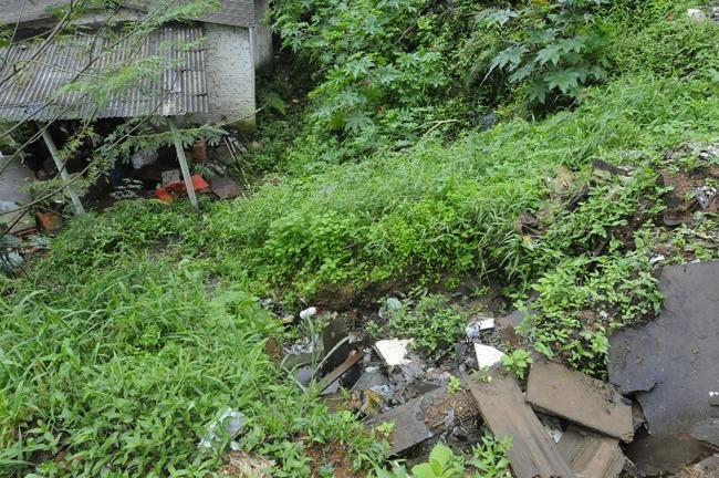Desmoronamento danificou uma casa no bairro S&atilde;o Jos&eacute; nesta madrugada