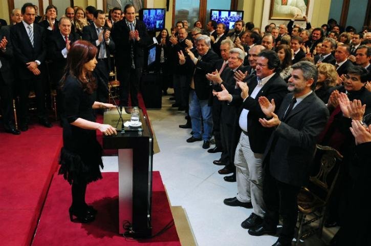 Cristina Kirchner confirma candidatura &agrave; reelei&ccedil;&atilde;o na Argentina