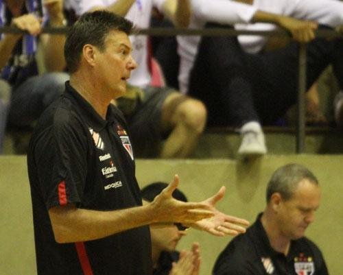 Jorginho Schmidt treinou a F&aacute;tima/Medqu&iacute;mica/Sogipa na Superliga 2010 