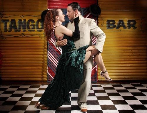 Festa do tango re&uacute;ne bailarinos e orquestra t&iacute;pica no Teatro CIEE e Centro 25 de Julho 