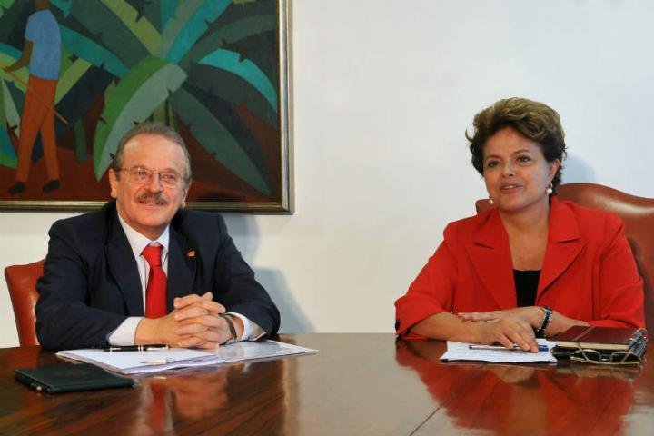 Dilma promete agilidade na libera&ccedil;&atilde;o de R$ 2 bilh&otilde;es ao Estado