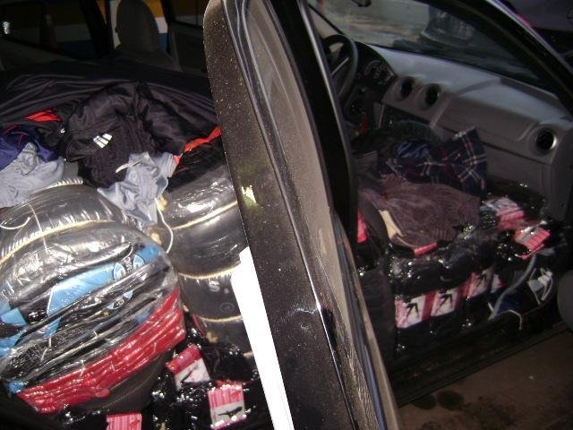 Carros carregados de roupas foram abordados no km 424 da rodovia, em Montenegro