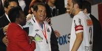 Santos domina a raça do Peñarol e é campeão da Libertadores