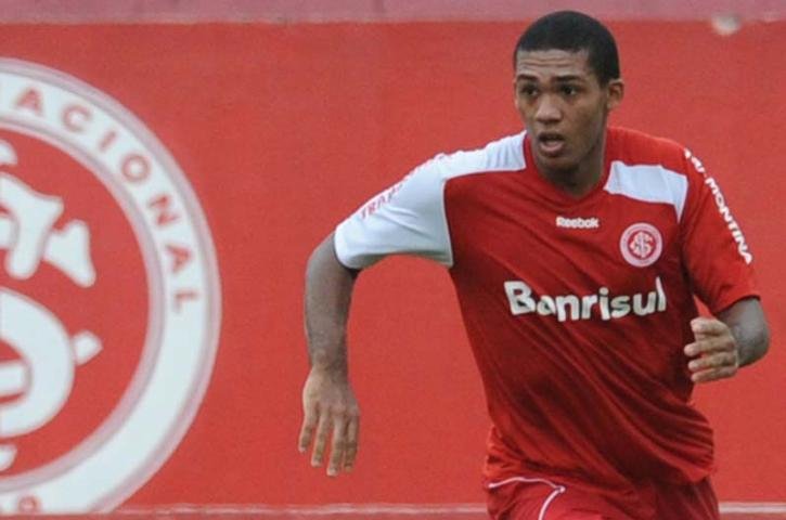 Zagueiro desfalcar&aacute; o Inter quando seria titular ap&oacute;s les&atilde;o de Rodrigo