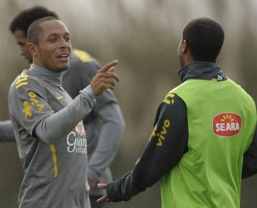 Mundo est&aacute; ansioso por Bar&ccedil;a x Santos, afirma lateral do time catal&atilde;o