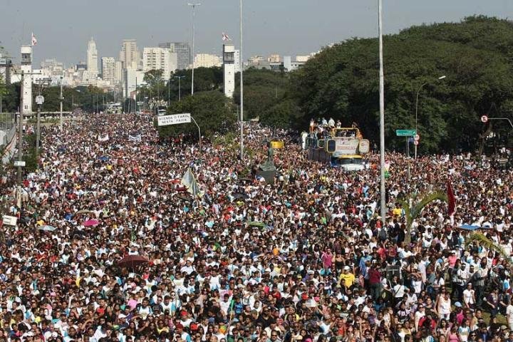 Marcha para Jesus re&uacute;ne 1,5 milh&atilde;o de pessoas, diz PM