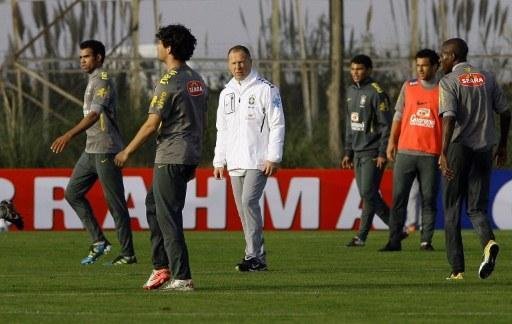 Sele&ccedil;&atilde;o treina pela primeira vez com os 23 convocados