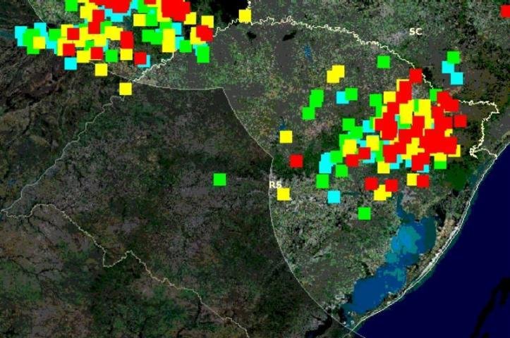 Imagem do sensor de descargas el&eacute;tricas das 22h mostrava grande concentra&ccedil;&atilde;o de raios na Serra e Aparados