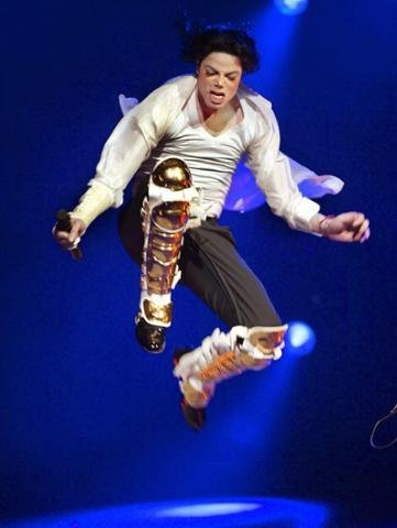 S&atilde;o dois anos sem a m&uacute;sica e os mist&eacute;rios de Michael Jackson