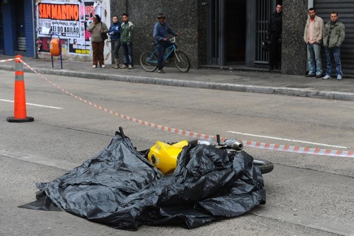 Motociclista morre ao colidir com &ocirc;nibus na Capital