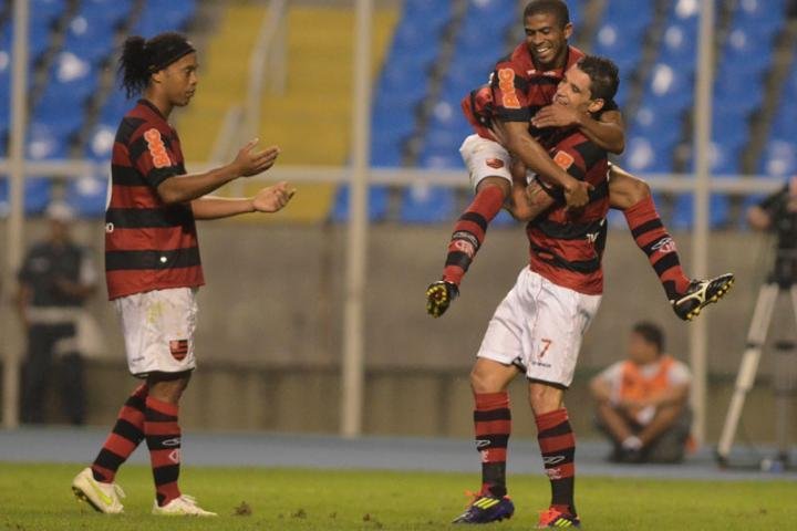 Ronaldinho responde &agrave; press&atilde;o e lidera virada do Flamengo sobre o Atl&eacute;tico-MG