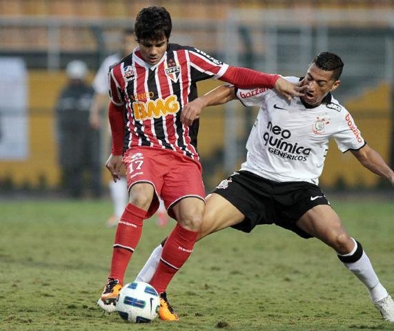 Corinthians atropela S&atilde;o Paulo e encerra 100% de rival