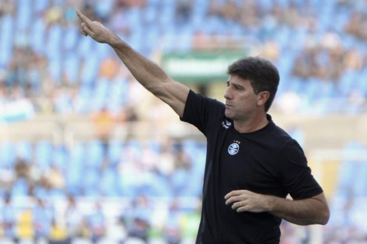 Miralles e Andr&eacute; Lima devem jogar quarta, diz Renato