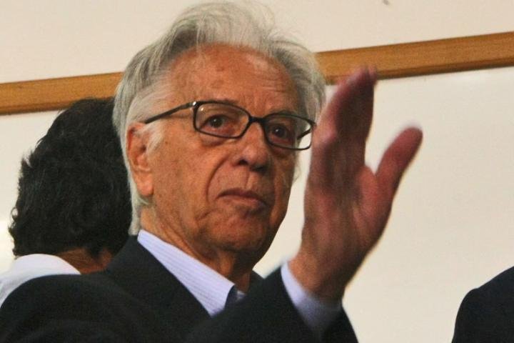 Itamar Franco &eacute; internado na UTI do Hospital Albert Einstein com pneumonia